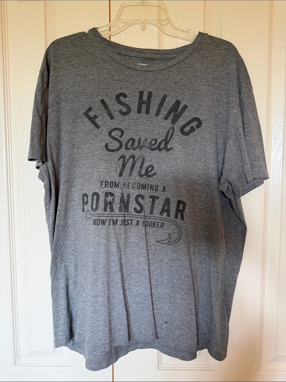 Men's Gray Short-Sleeve Graphic Fishing Tee - Casual Crew Neck